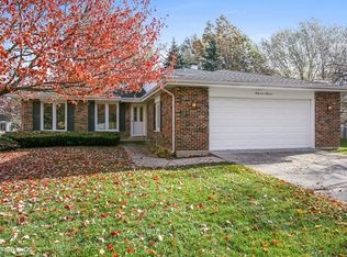 6951 Plymouth Rd, Downers Grove, IL 60516