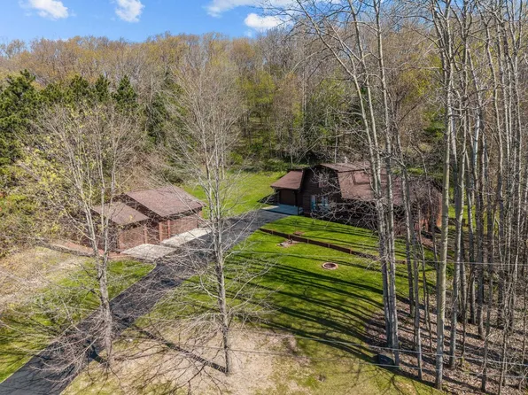 W9946 View Ridge Ln, New London, WI 54961