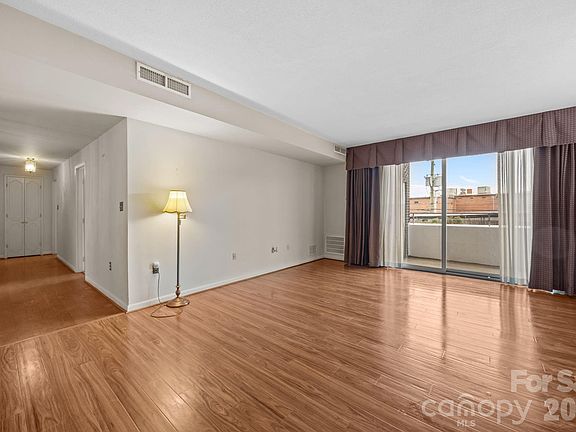 5th image of 1300 Reece Rd #208