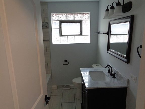 5th image of 12337 S Bishop St