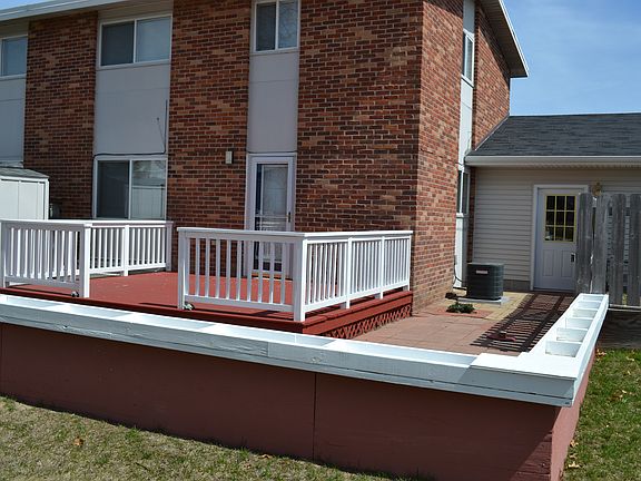 3rd image of 9747B 8th St