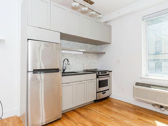 5th image of 588 Myrtle Ave #110