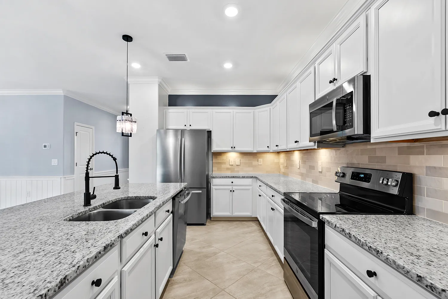 4 bed, 2032 sqft, $2,695 — Photo 4