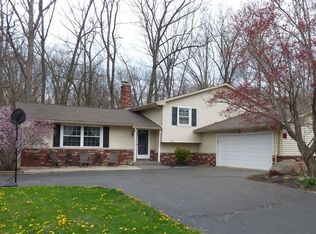 8585 Carriage Hill Dr NE, Warren, OH
