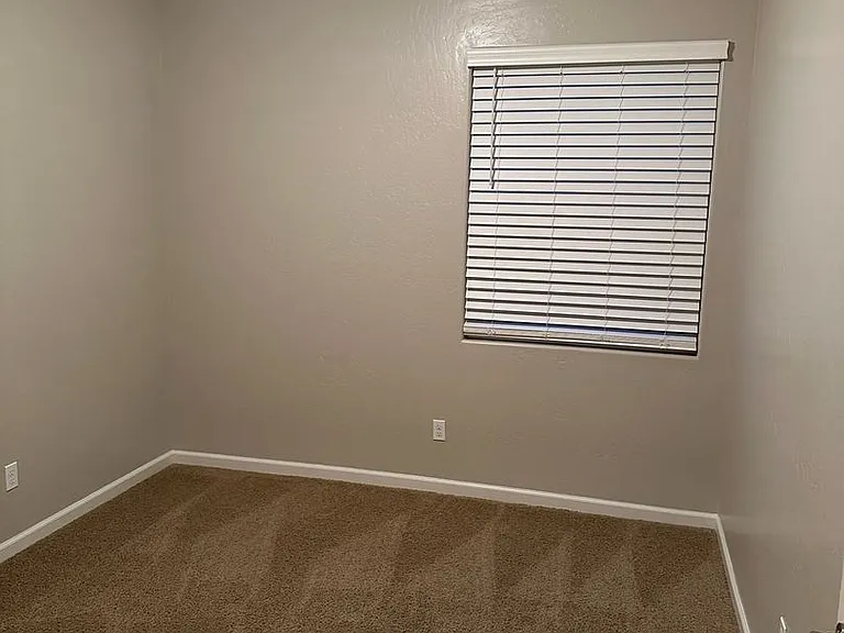 2101 N Lindsay Ct — Photo 17