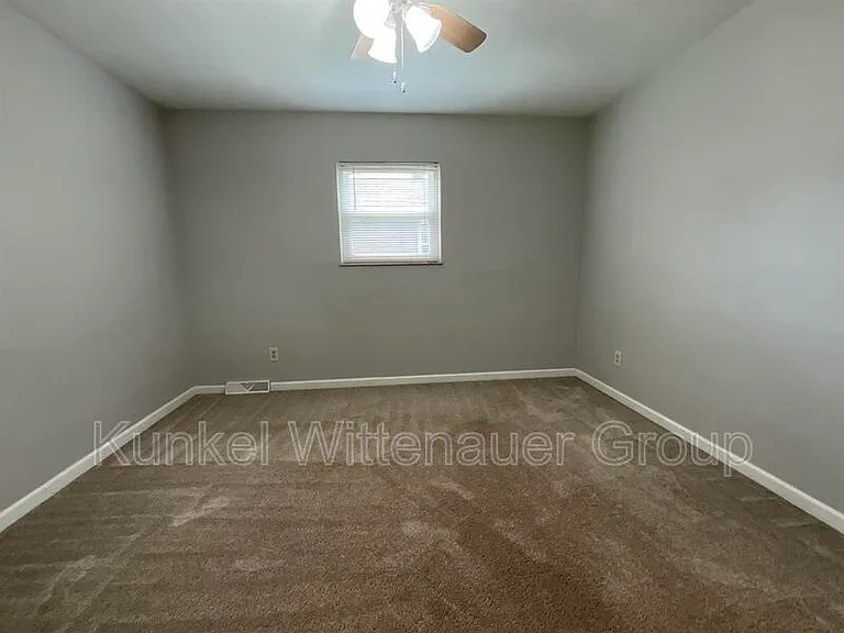 304 S Hilgard St — Photo 10