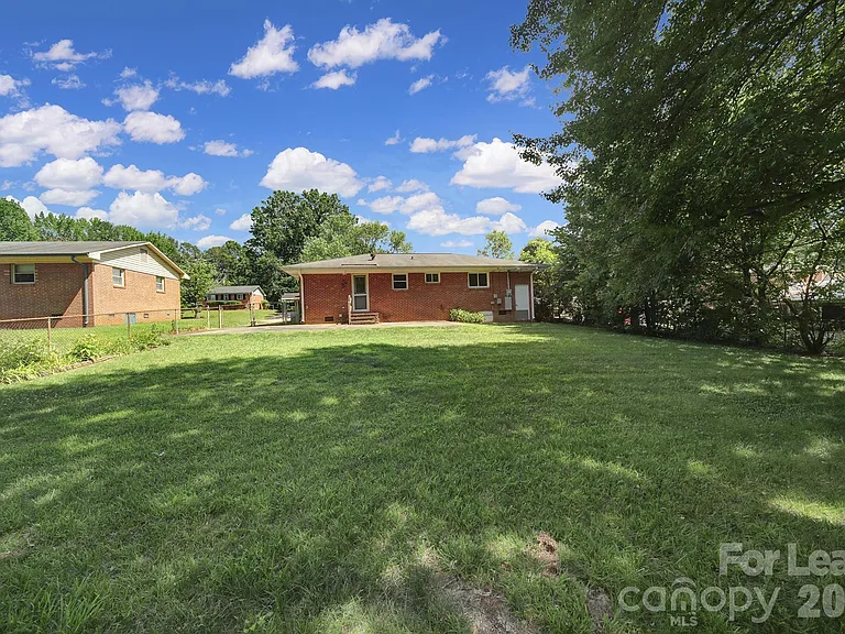 4301 Briarhill Dr — Photo 11