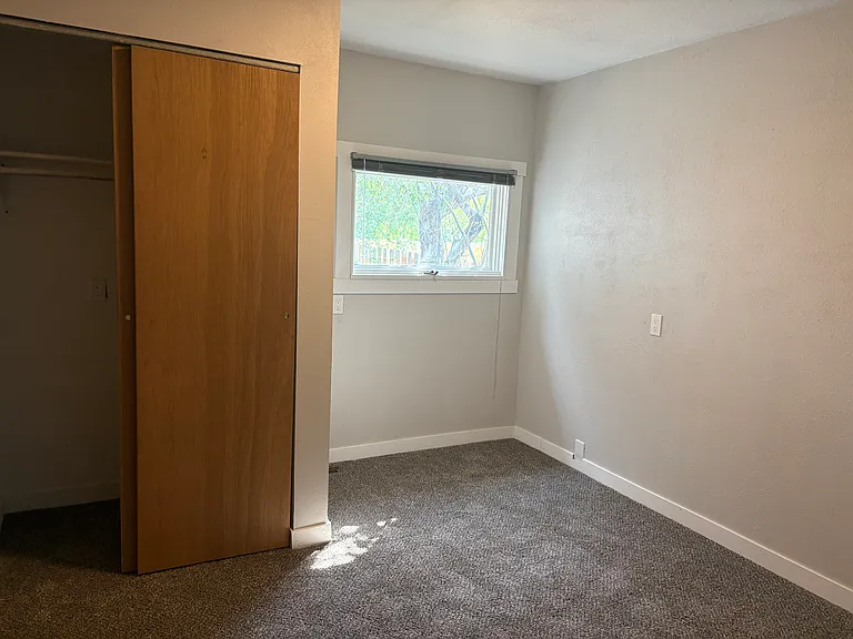 1415 Hollins Ave — Photo 23