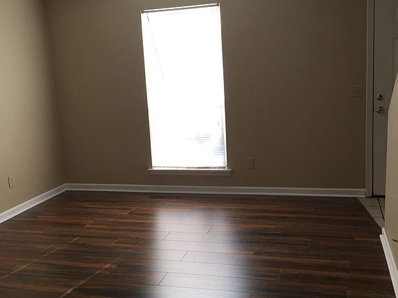 3rd image of 150 Yellow Jacket Dr APT 23