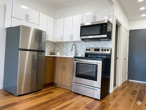 2nd image of 735 Liberty Ave APT 3B