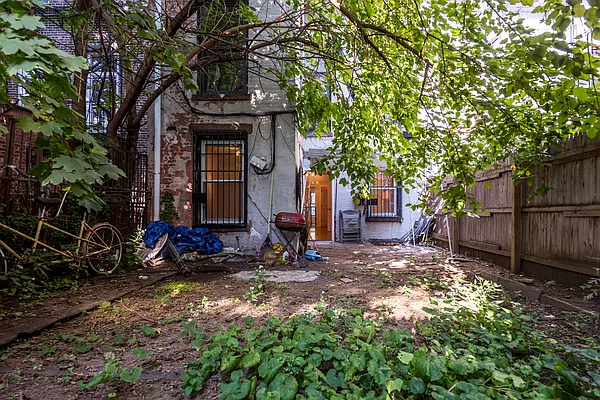 Rented by Nooklyn NYC LLC | media 17