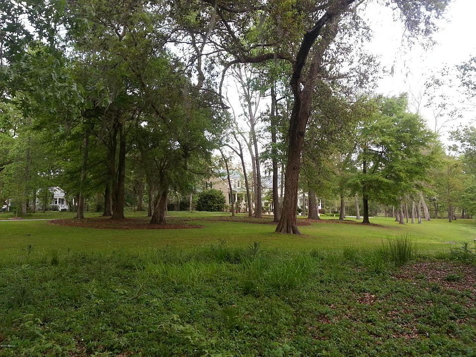 1st image of 40 Pond Dr