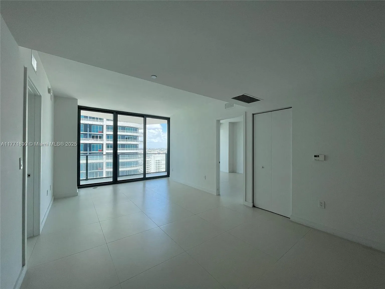 2 bed, 2.5 bath, 1100 sqft, $4,500 — Photo 2
