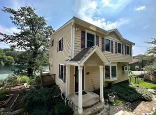 22 Seymour Dr, West Milford, NJ 07480