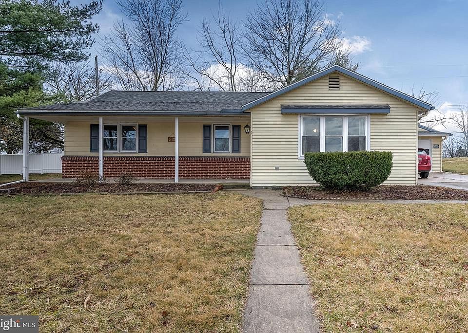 1st image of 5 Park Cir