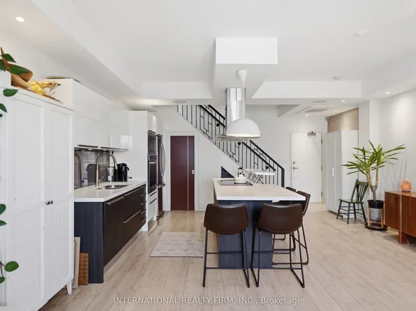 500 Richmond St W #Penthouse 27, Toronto, ON M5V 3N4