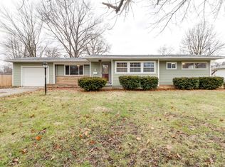8 N Henson Rd, Villa Grove, IL 61956