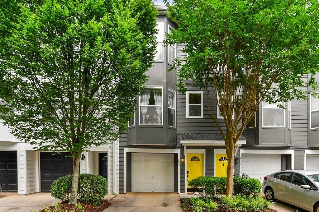 1 bed, 1.5 bath, 1058 sqft, $2,500 — Photo 1