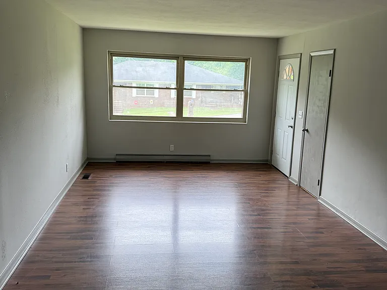 419 Glenhill Cir #421 — Photo 4