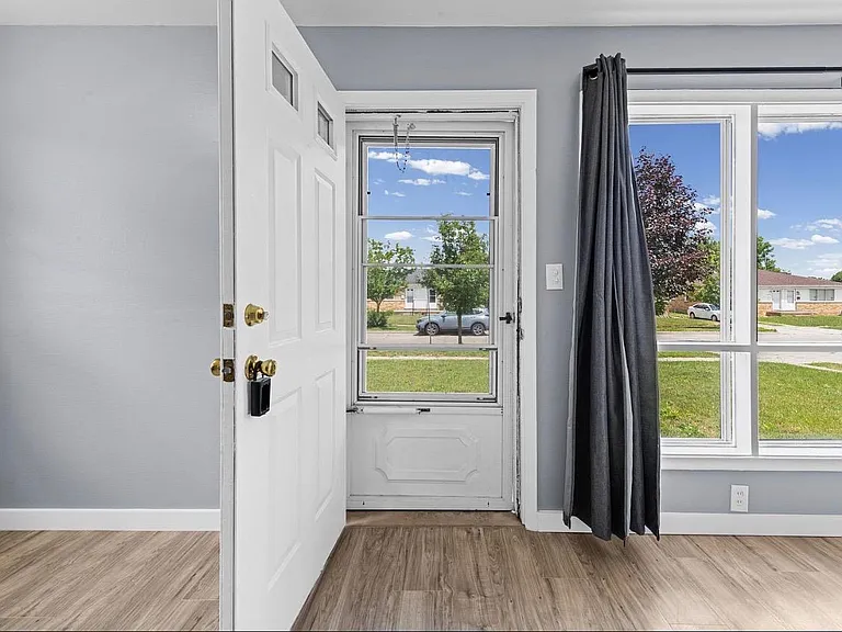 2464 Stieber St — Photo 14