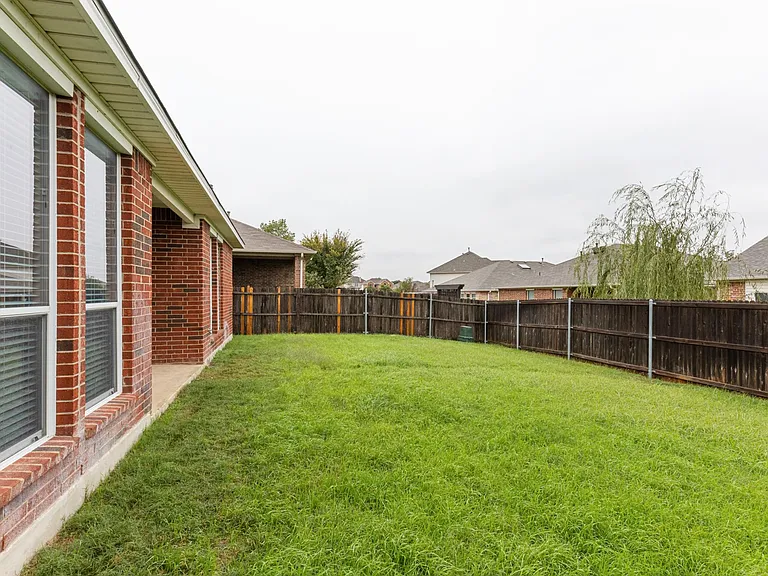 12913 Farmington Dr — Photo 24