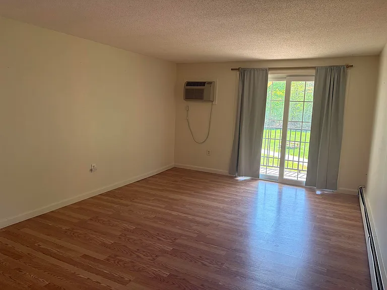 1007 White Cedar Blvd — Photo 5