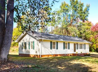 105 Bobolink Dr, Walhalla, SC 29691