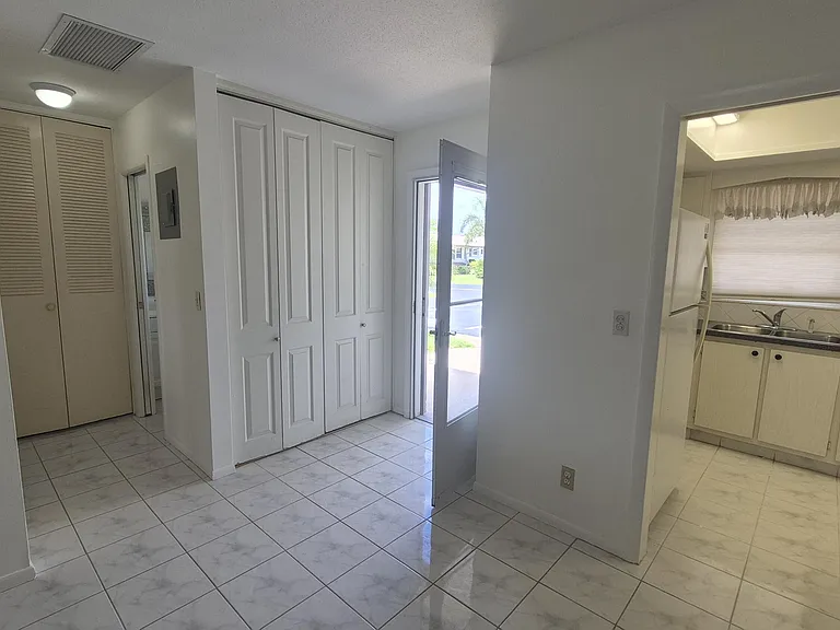 2805 Crosley Dr E #E — Photo 15