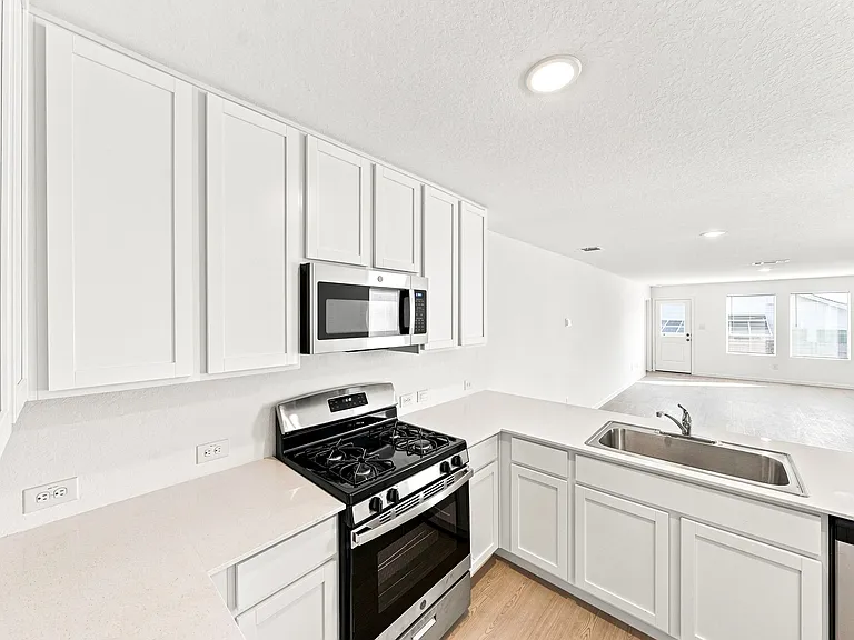 271 Zyra Ave — Photo 12