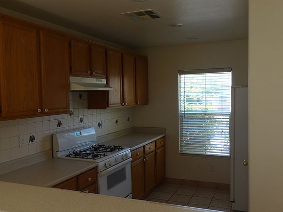 3rd image of 6349 Cactus Dahlia St