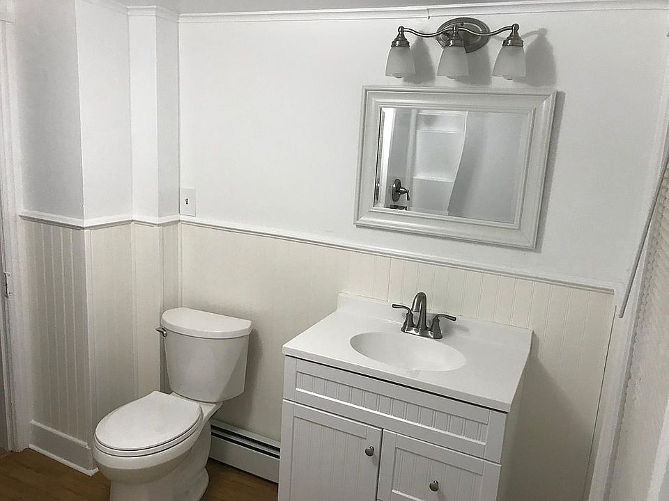 Bathroom 2nd floor 