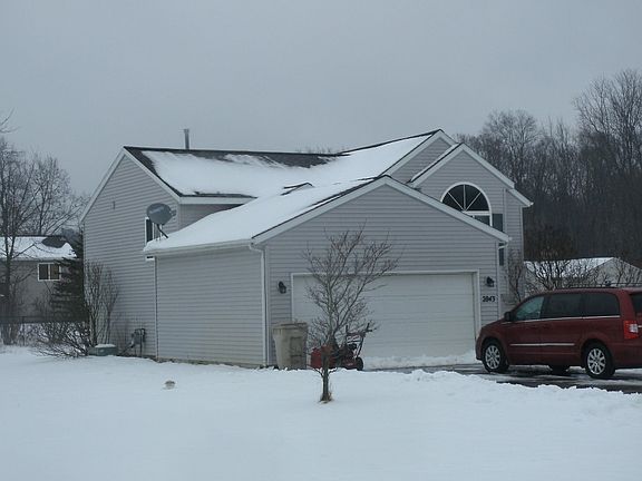 3rd image of 2843 Leaf Ct NE