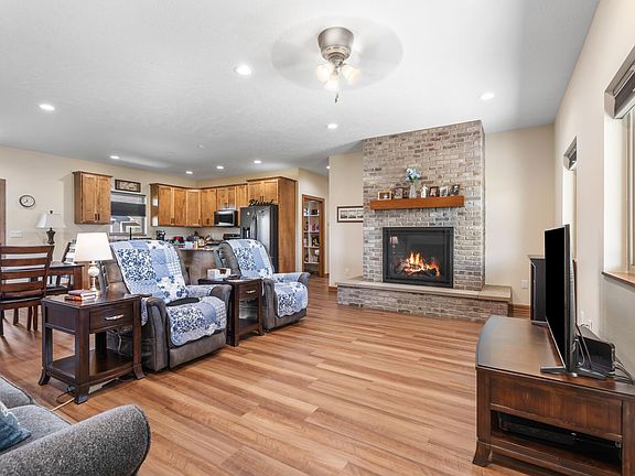 5th image of 326 Wilder Rd