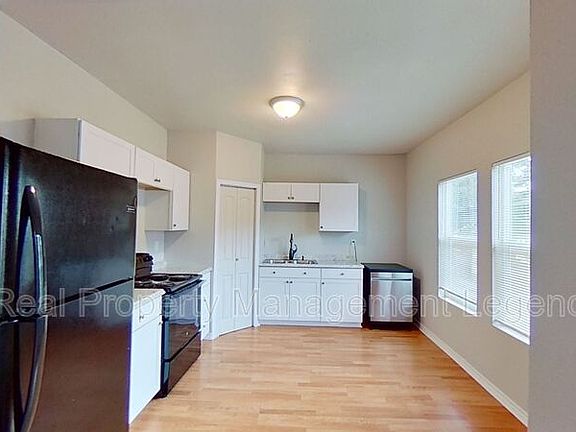 5th image of 1102 E Richmond Ave