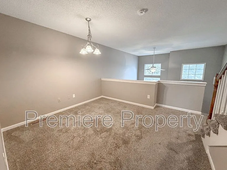 264 N Hedge Ln — Photo 9