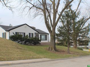 6475 Pierce St, Omaha, NE 68106