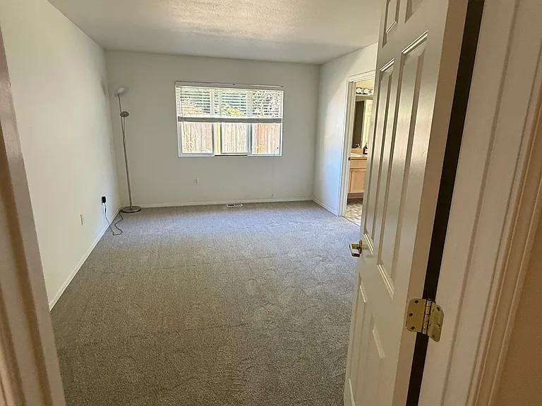 6721 Parker Rd E — Photo 9