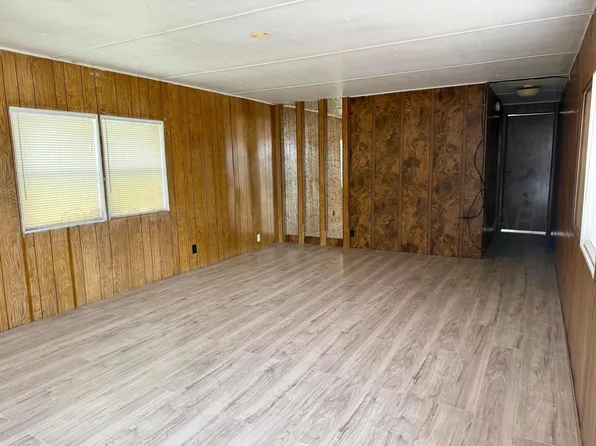 229 Canadian St, Pampa, TX 79065