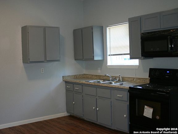 5th image of 831 Green St