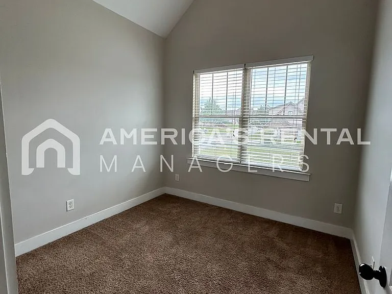 300 Oakwell Cir — Photo 41