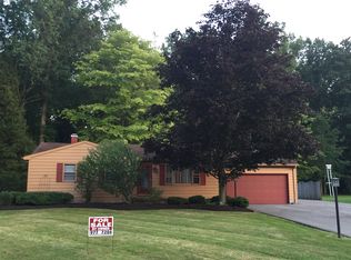 17935 Glendale Dr, Lake Milton, OH