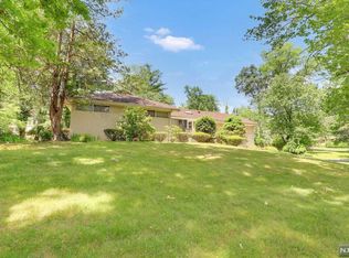 7 Wierimus Ln, Hillsdale, NJ 07642