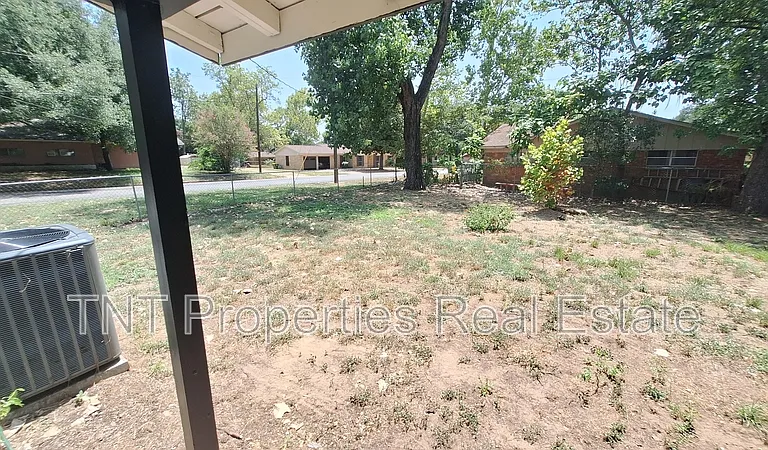 1618 Willow St — Photo 13