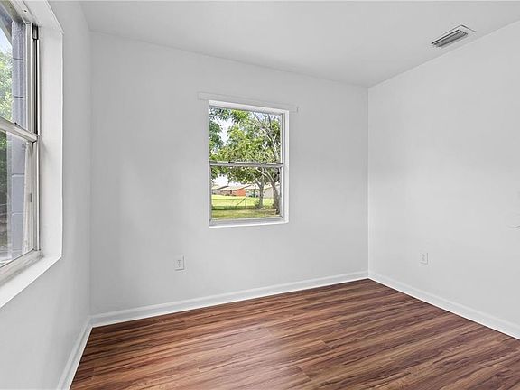 3rd image of 2314 N OSPREY AVENUE