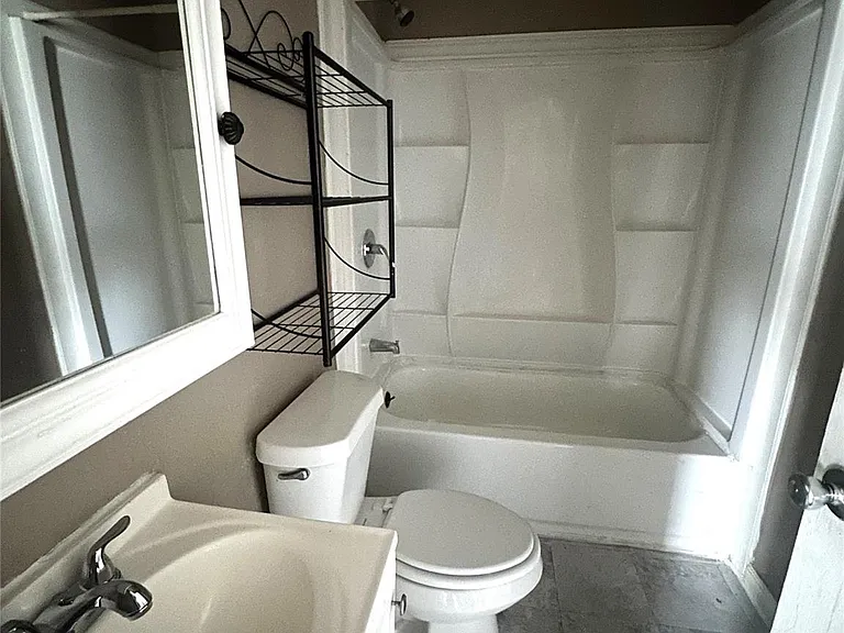 11005 Muscatine St — Photo 9