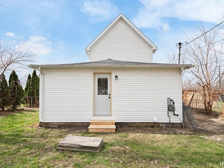 1810 N Market St — Photo 17