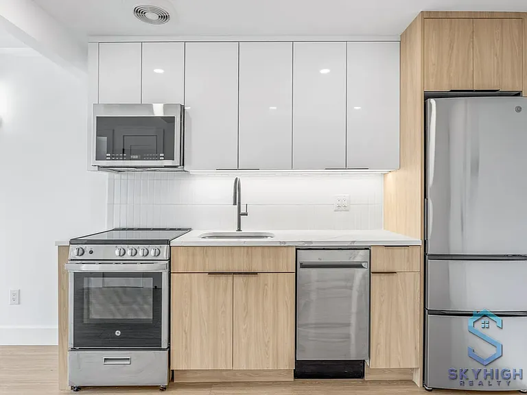134 Erasmus St #4BB — Photo 2