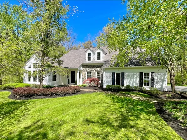 8725 Quail Cir, Kirtland, OH 44094