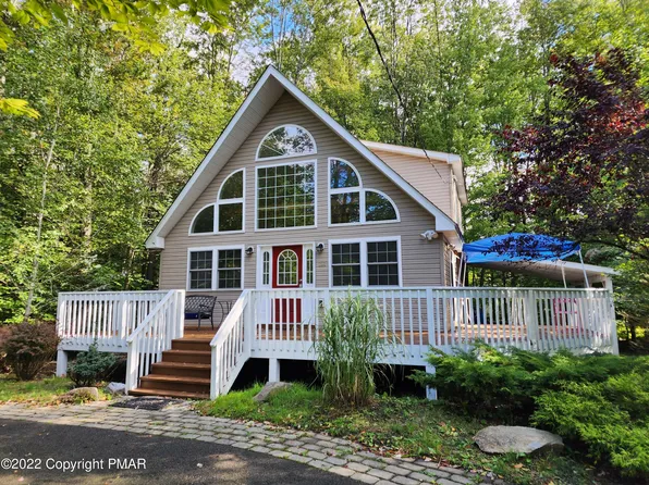 251 Choctaw Dr, Pocono Lake, PA 18347