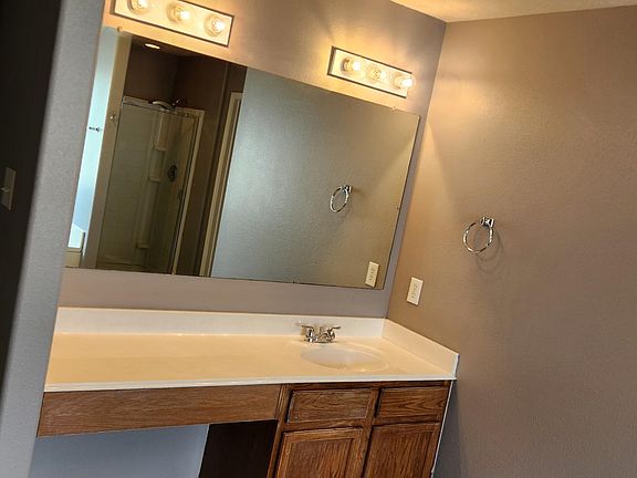 An other view of the same bathroom